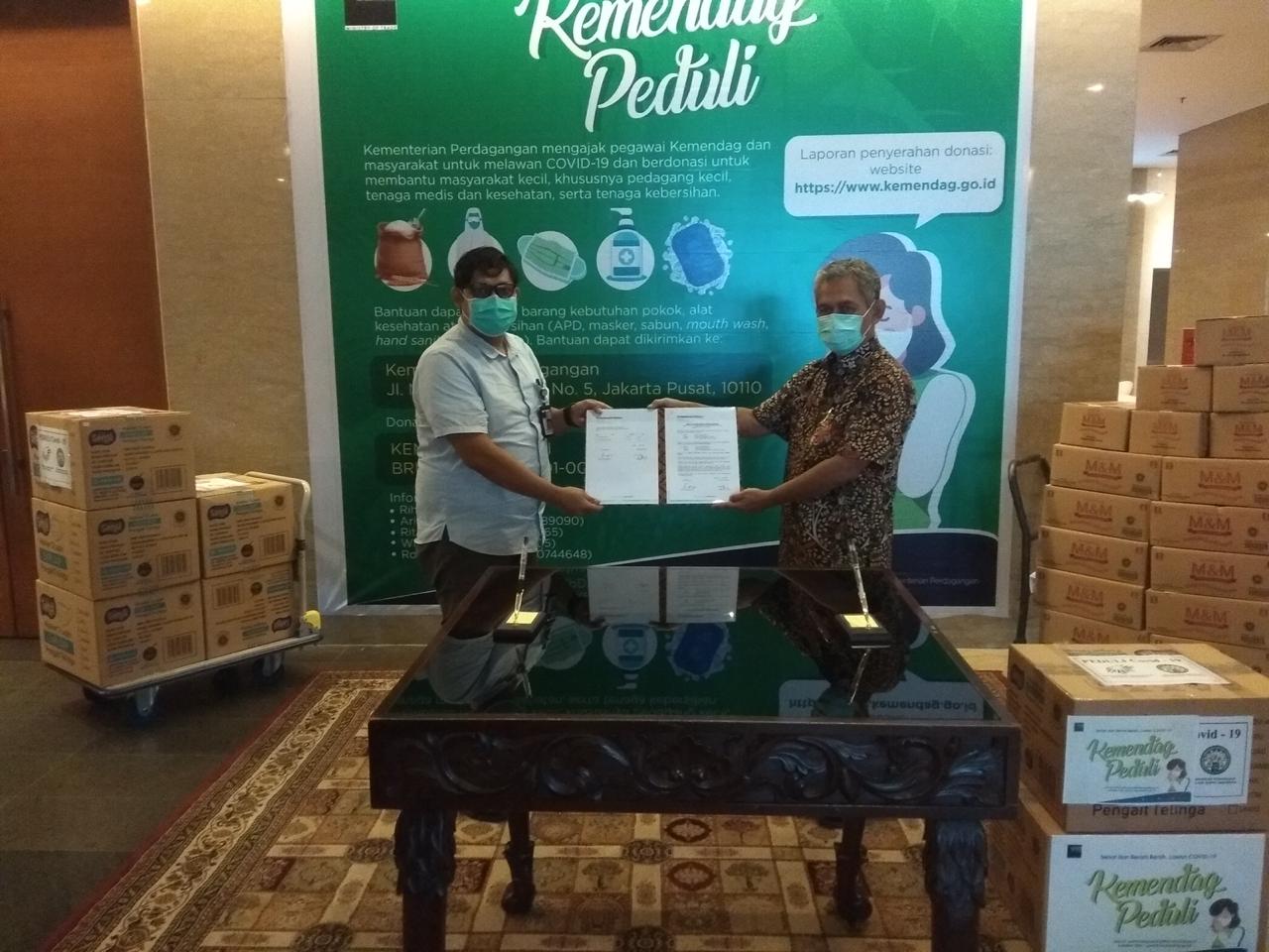 GAPKI PEDULI COVID-19 SALURKAN BANTUAN MELALUI KEMENDAG