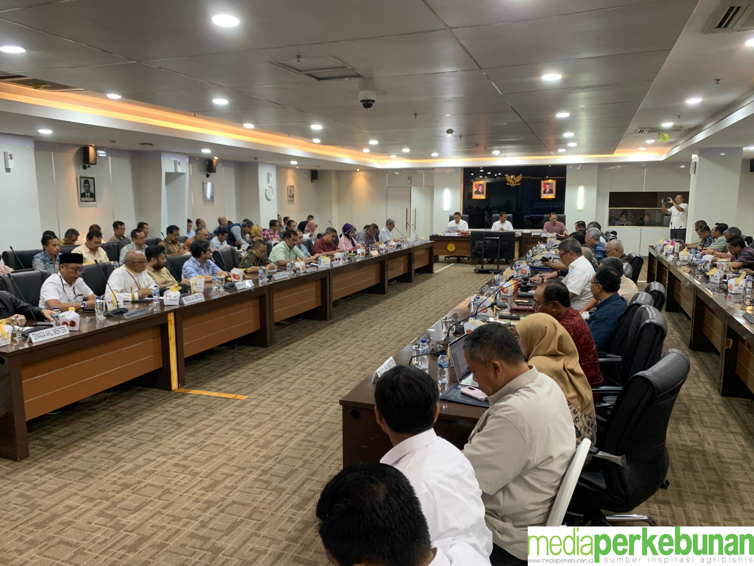 Hari Minggu Mentan Amran Gelar Rapat Maraton: Canangkan Lompatan Besar untuk Swasembada Pangan