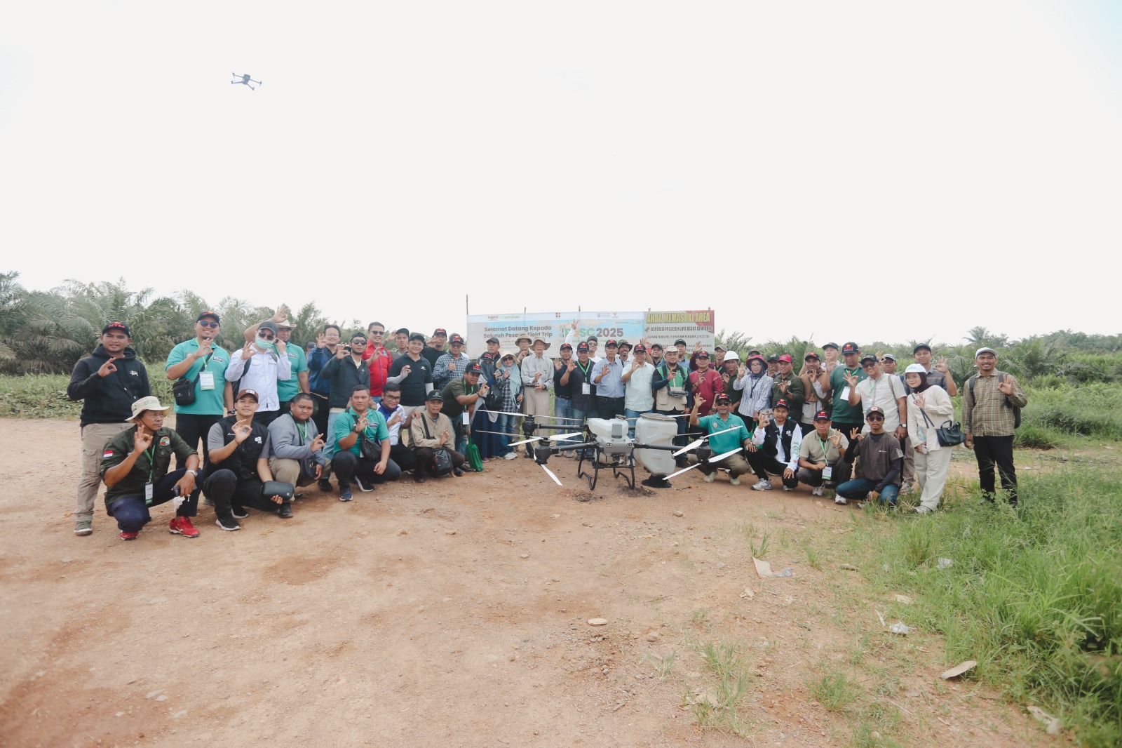 Field Trip 5th IPOSC 2025: Peserta Antusias Belajar Inovasi Perkebunan di Kebun Koperasi JUS