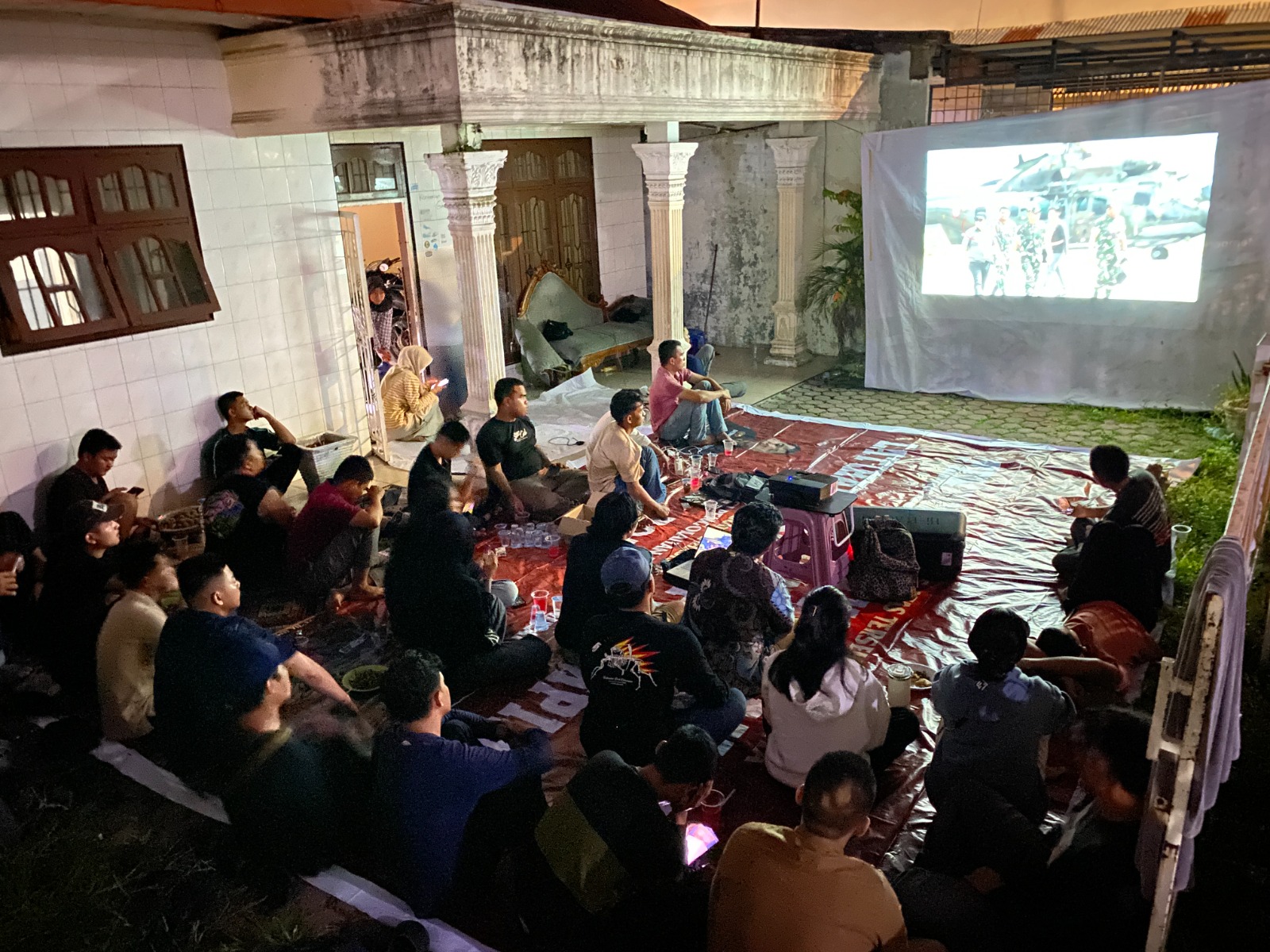 Alumni ITSI dan Penerima Beasiswa SDMPKS Kupas Film “Pesta Babi” dalam NOBAR HMI Komisariat ITSI