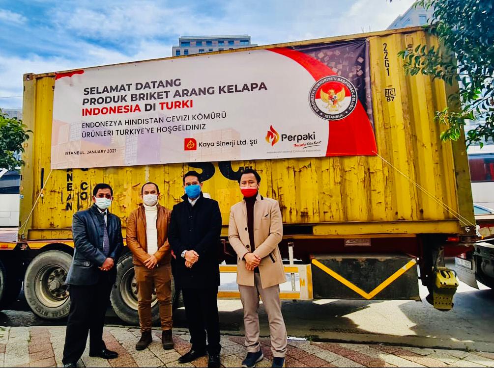 GANDENG PELAKU UMKM, ANGGOTA PERPAKI DIRIKAN SENTRA DISTRIBUSI BRIKET ARANG DI TURKI
