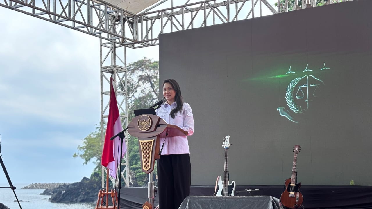 Dibuka Loker Pemanjat Kelapa di Pulau Halmahera