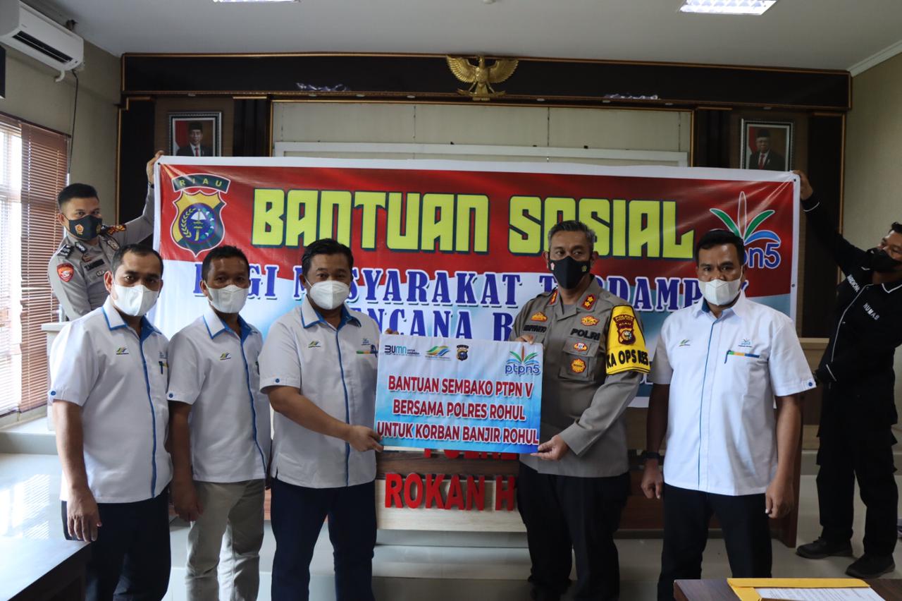 PTPN V Salurkan Ratusan Paket Sembako Korban Banjir Rohul