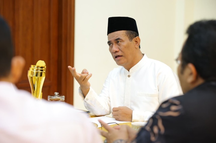 Mentan: Sumbar Potensial untuk Hilirisasi Gambir dan Kelapa