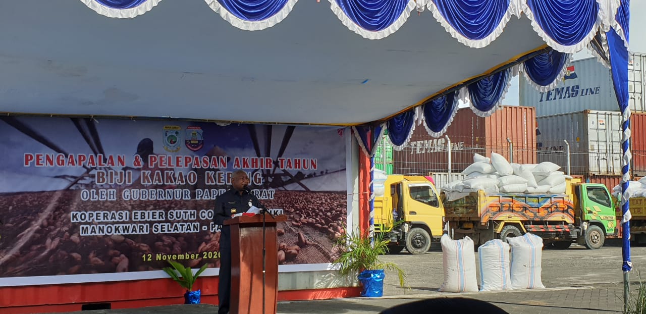 Gubernur Papua Barat Melepas 12 Ton Biji Kakao