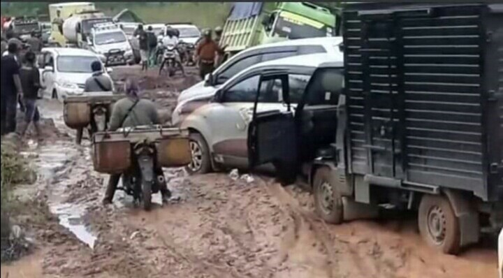 BGA Group Region Sungai Melayu Bersama Masyarakat Perbaiki Jalan Kepuluk Indotani