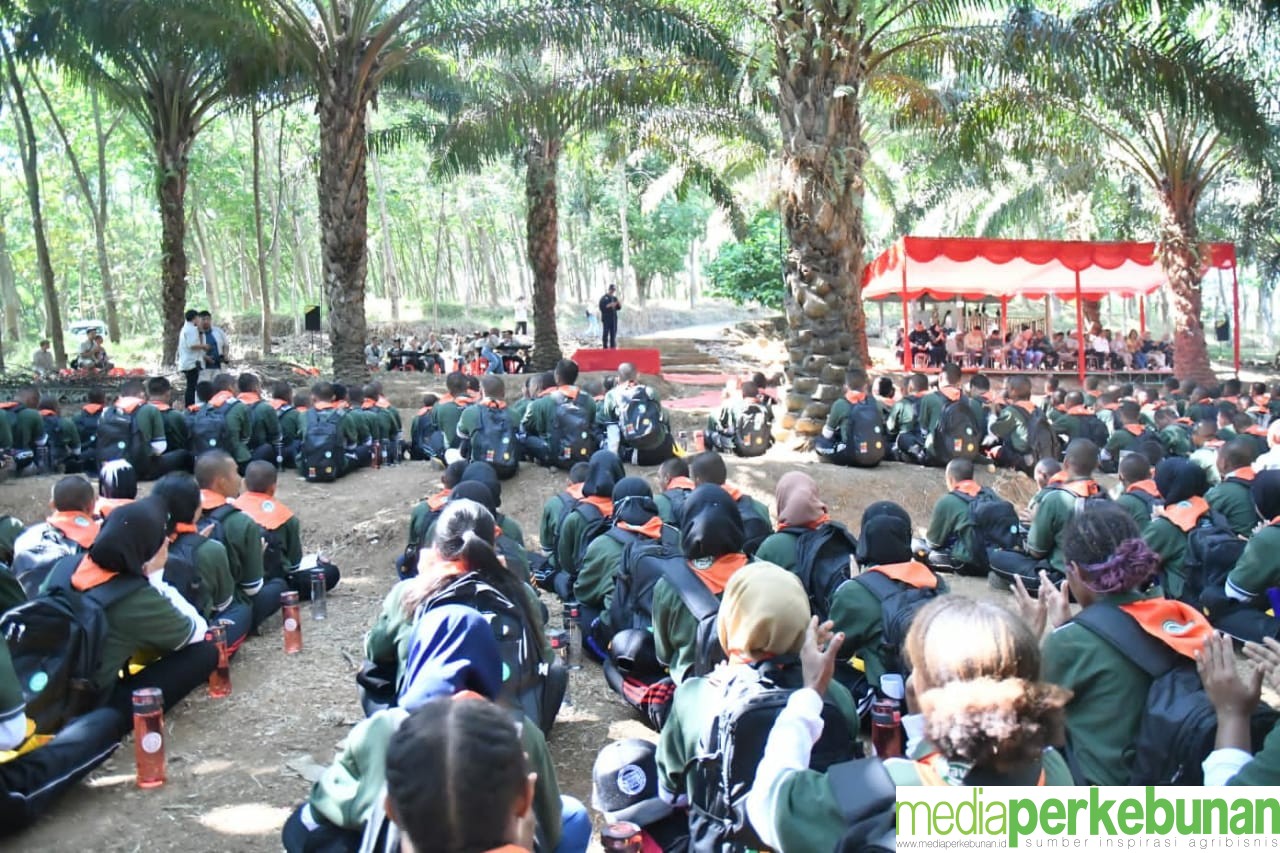 Cetak Pekebun Milenial Berprestasi, Lewat Beasiswa Sawit