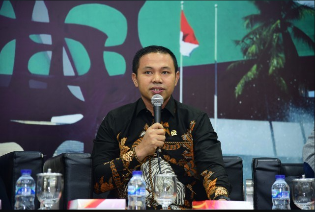 BUAT ATURAN HARGA DULU, BARU BOLEH LARANG ESKPOR KELAPA BULAT