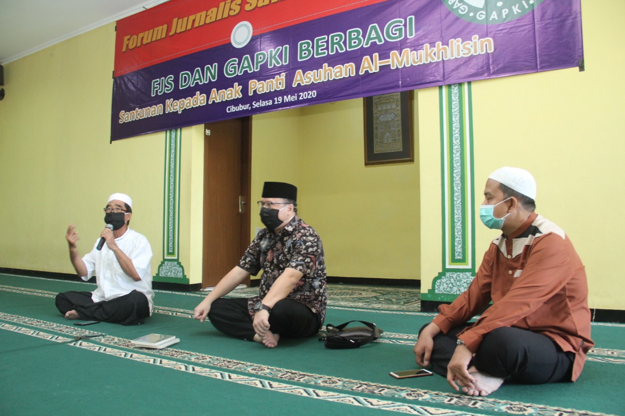 FJS dan GAPKI Beri Santunan Anak Yatim