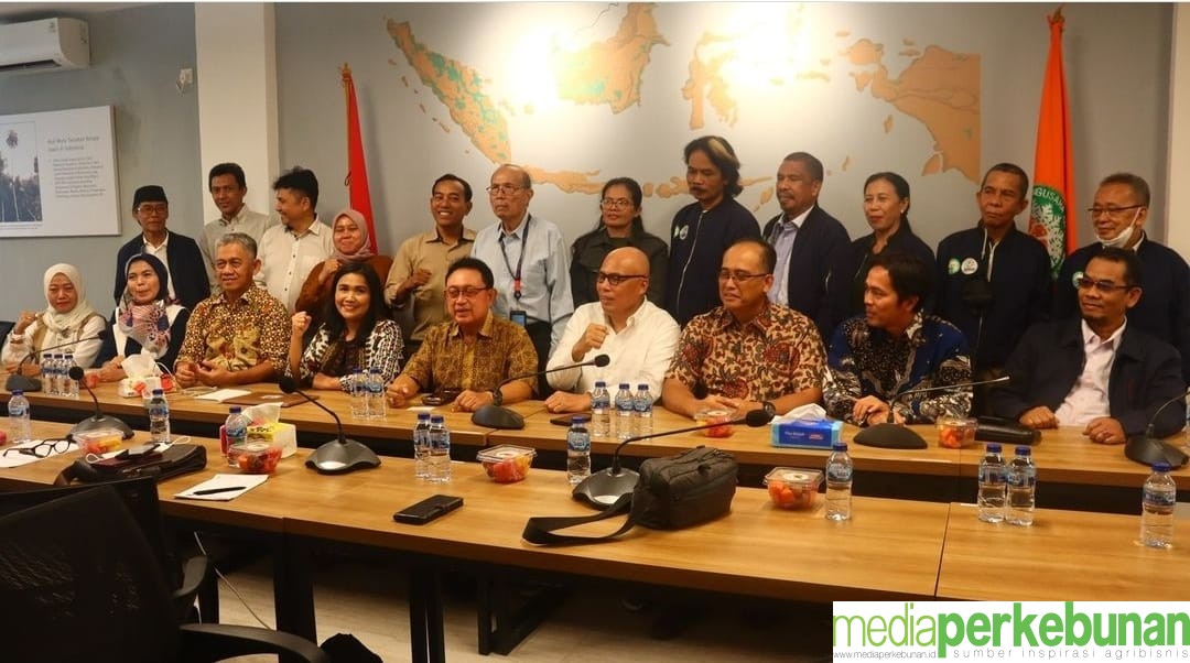 JAGA SAWITAN: Wadah Buruh dan Pengusaha Menjaga Sawit