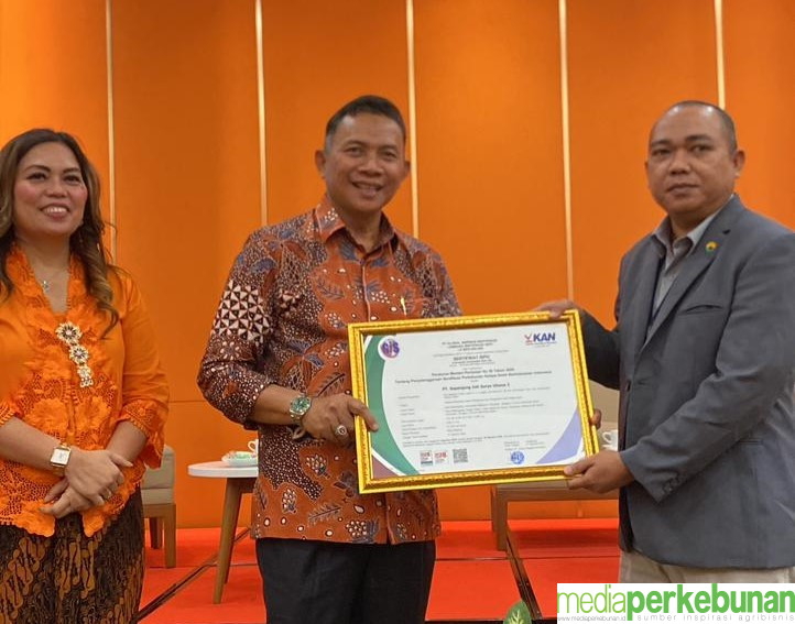 PT GIS Serahkan Sertifikasi ISPO, Persiapkan One Stop Service Sertifikasi Sawit