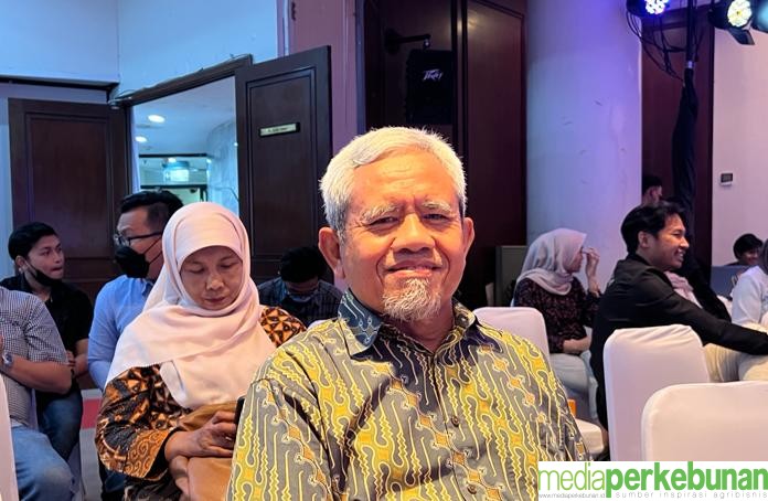 SURIP MAWARDI : KOPI, BERISIK DI HILIR, SUNYI DI HULU