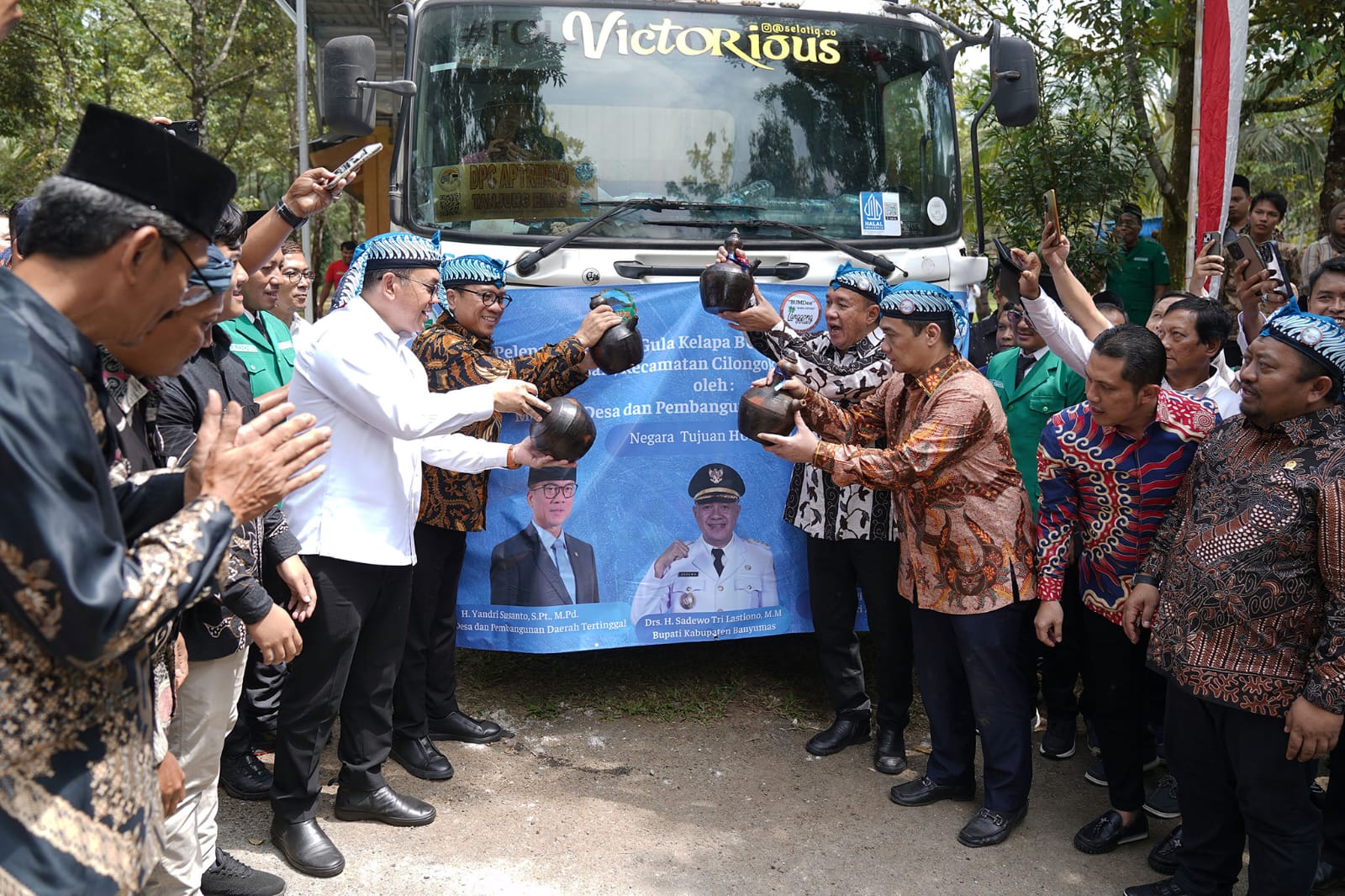 BUMDes di Banyumas Ekspor Gula Merah Kelapa ke Hungaria, Dua Menteri Sumringah