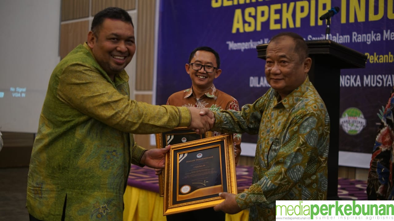 GAMAL NASIR TERIMA LIFETIME AWARD DARI ASPEKPIR