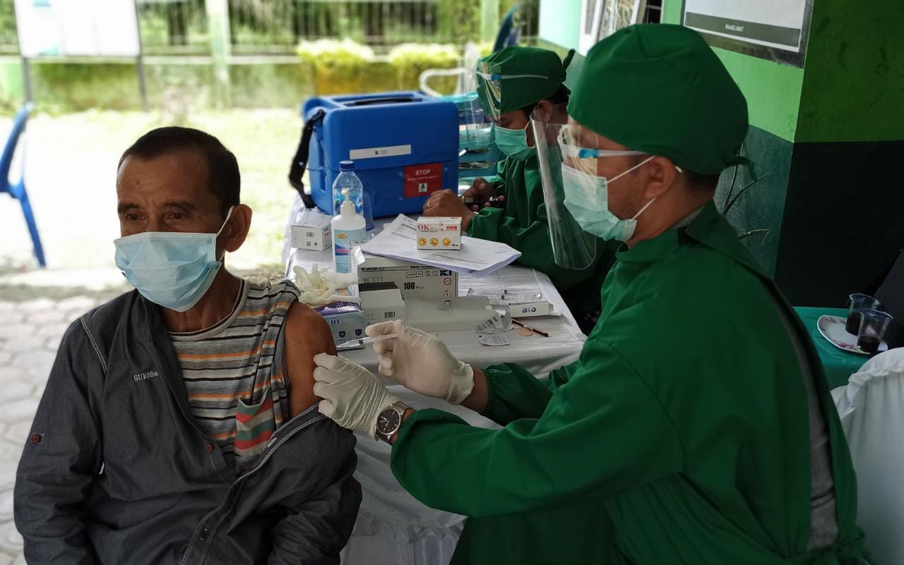 Astra Agro Vaksinasi Pekerja Perkebunan