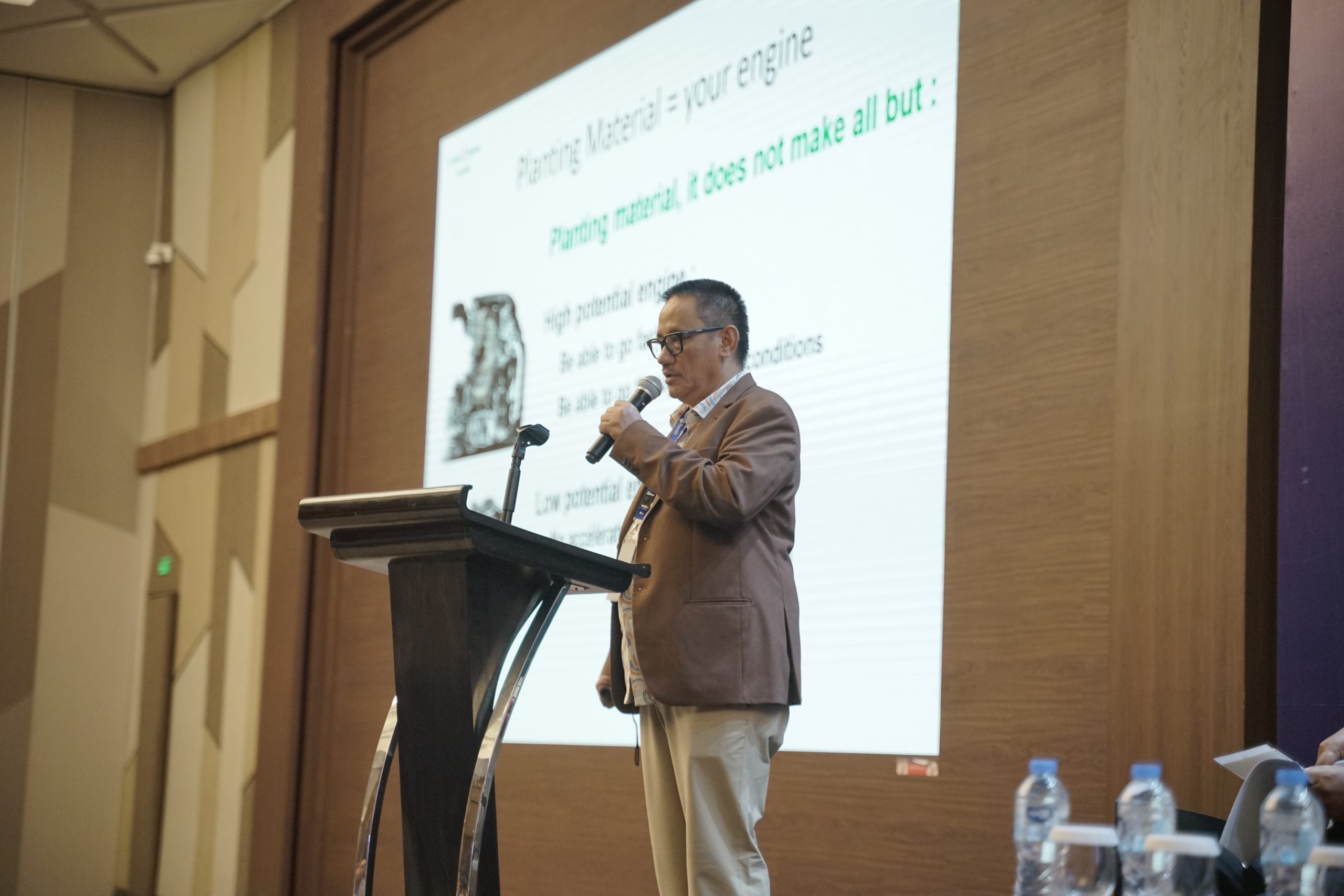 Konsorsium Ganoderma Terus Bekerja untuk Atasi Penyakit Busuk Pangkal Batang