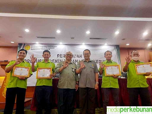 <strong>Direktorat Jenderal Perkebunan Berikan Penghargaan kepada Produsen Benih</strong>