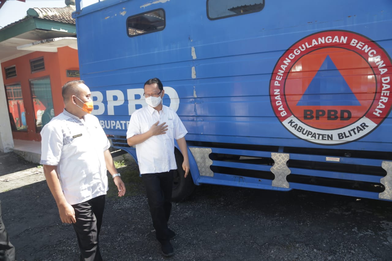 PEDULI BENCANA GEMPA, PTPN X SALURKAN 250 SAK SEMEN UNTUK BLITAR