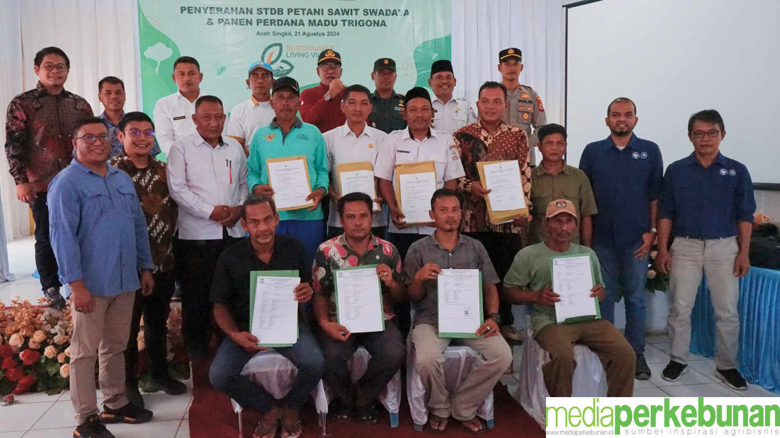 Apical dan IDH Serahkan STDB kepada Petani Swadaya Aceh