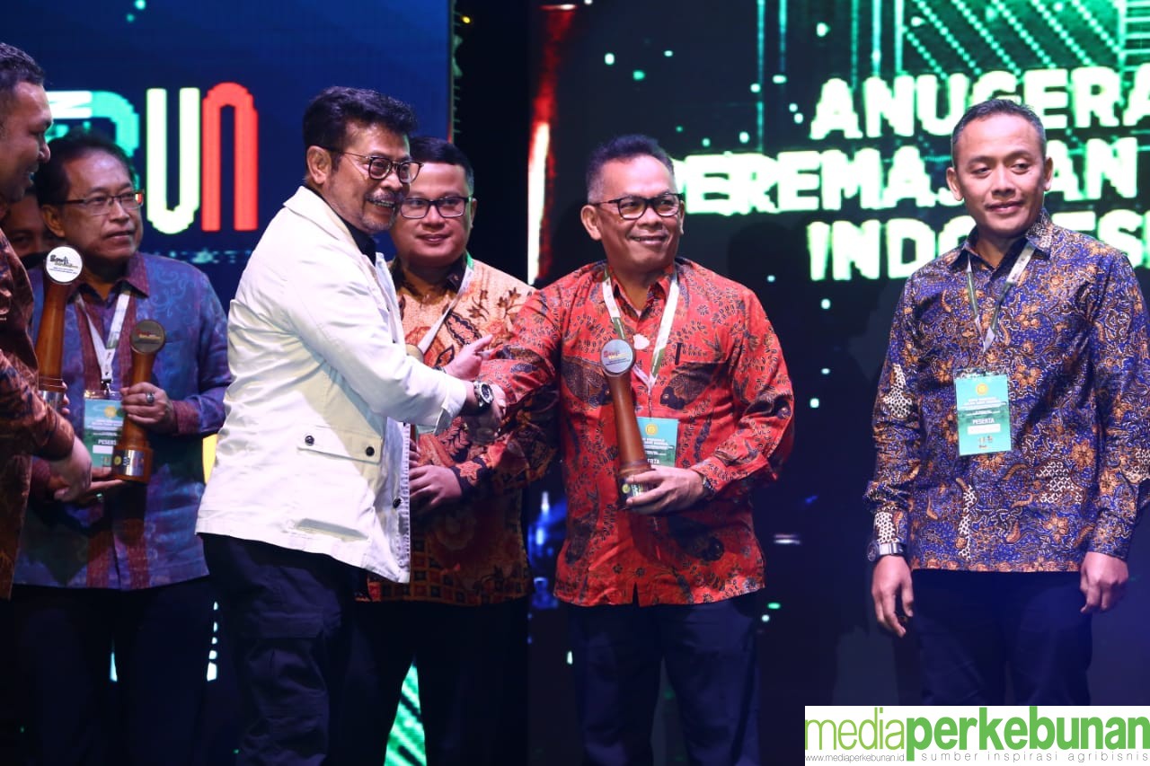 <strong>PT Inti Indosawit Subur (Asian Agri), Terima Penghargaan Program Peremajaan Sawit Rakyat dari Kementerian Pertanian</strong>