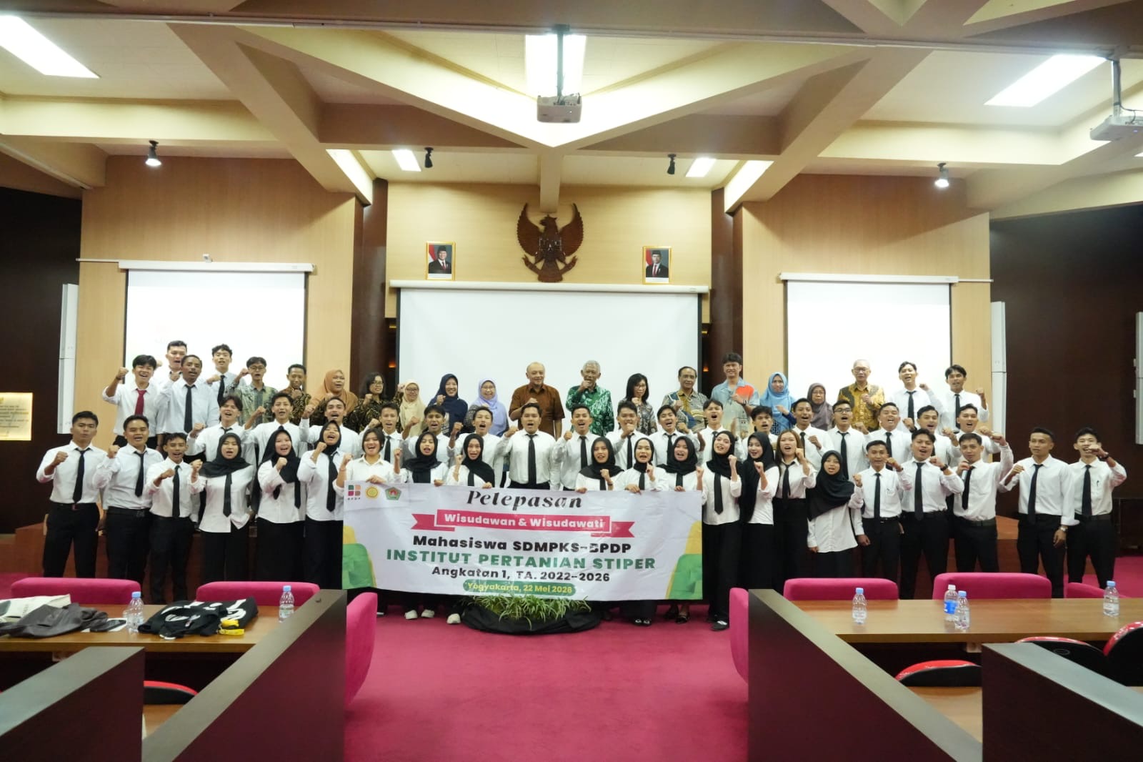 INSTIPER Yogyakarta Luluskan Mahasiswa Penerima Beasiswa SDM PKS BPDP Angkatan Pertama