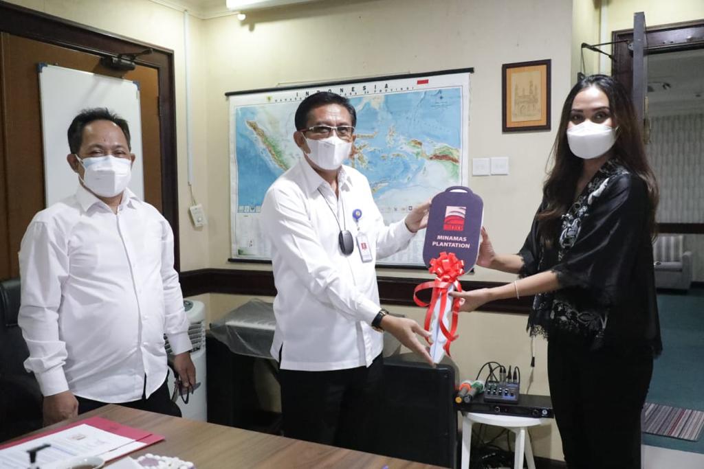 Cegah Naiknya Covid-19, Minamas Plantation Kembali Donasikan Ambulance dan Sembako