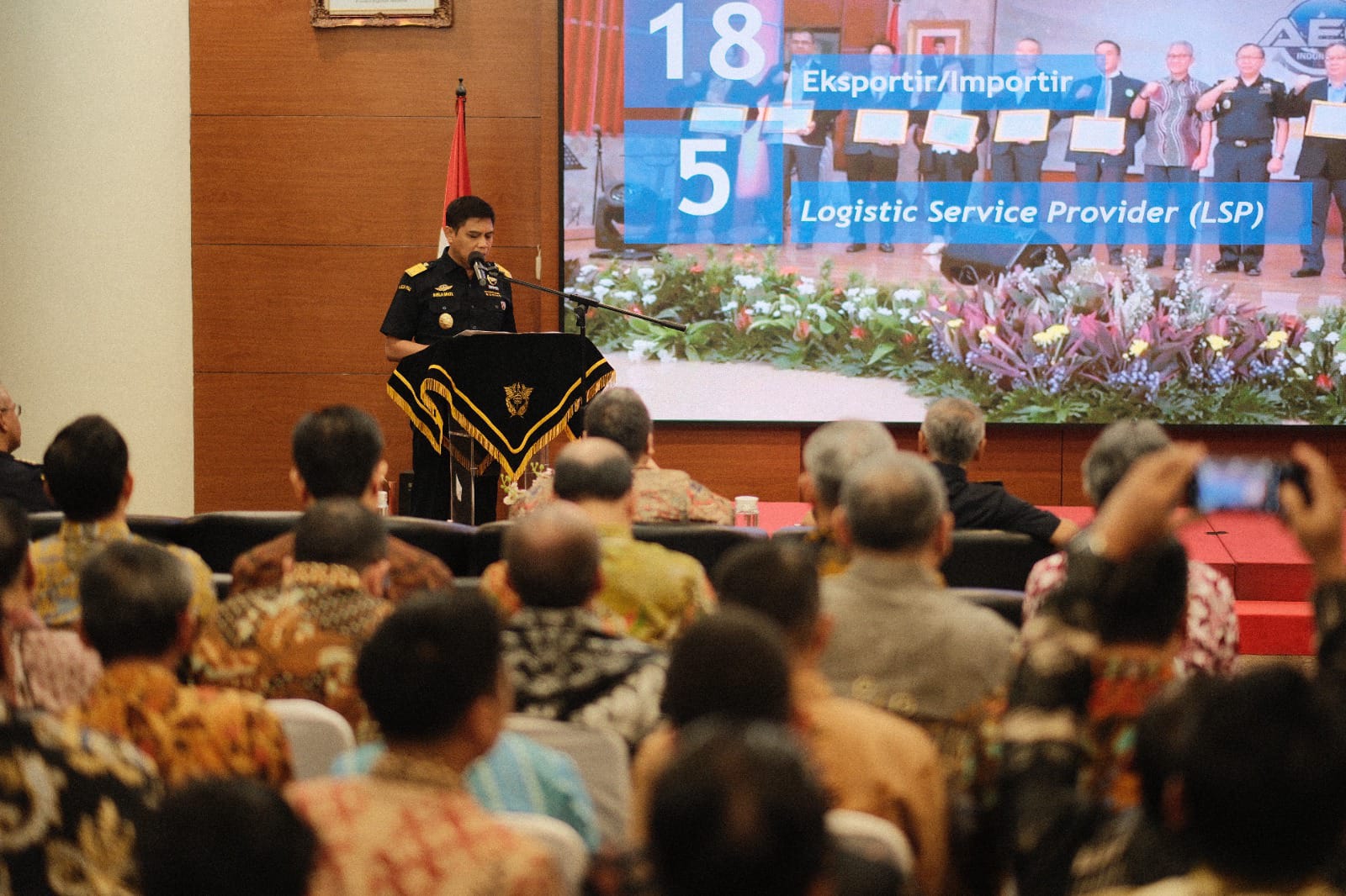 Pelopor Industri Kelapa Nasional Ini Raih Penghargaan dari Dirjen BC