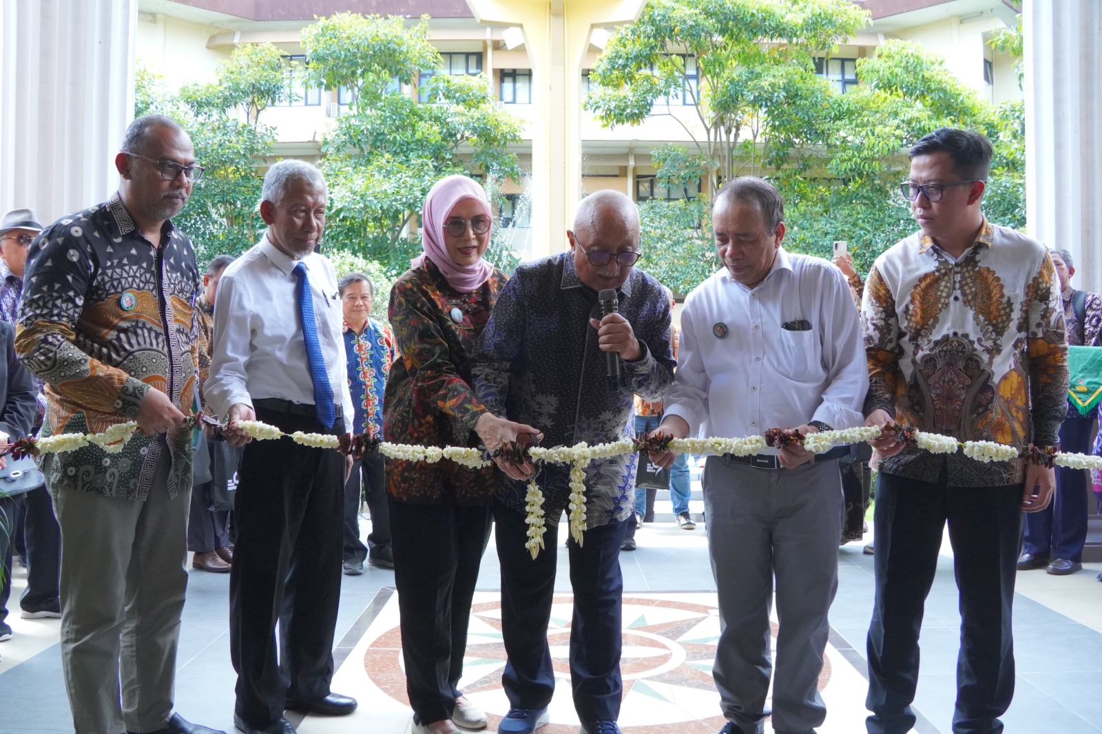 Pameran Foto Soedjai Kolaborasi dengan Sahabat, Peringati Jejak Emas 99 Tahun