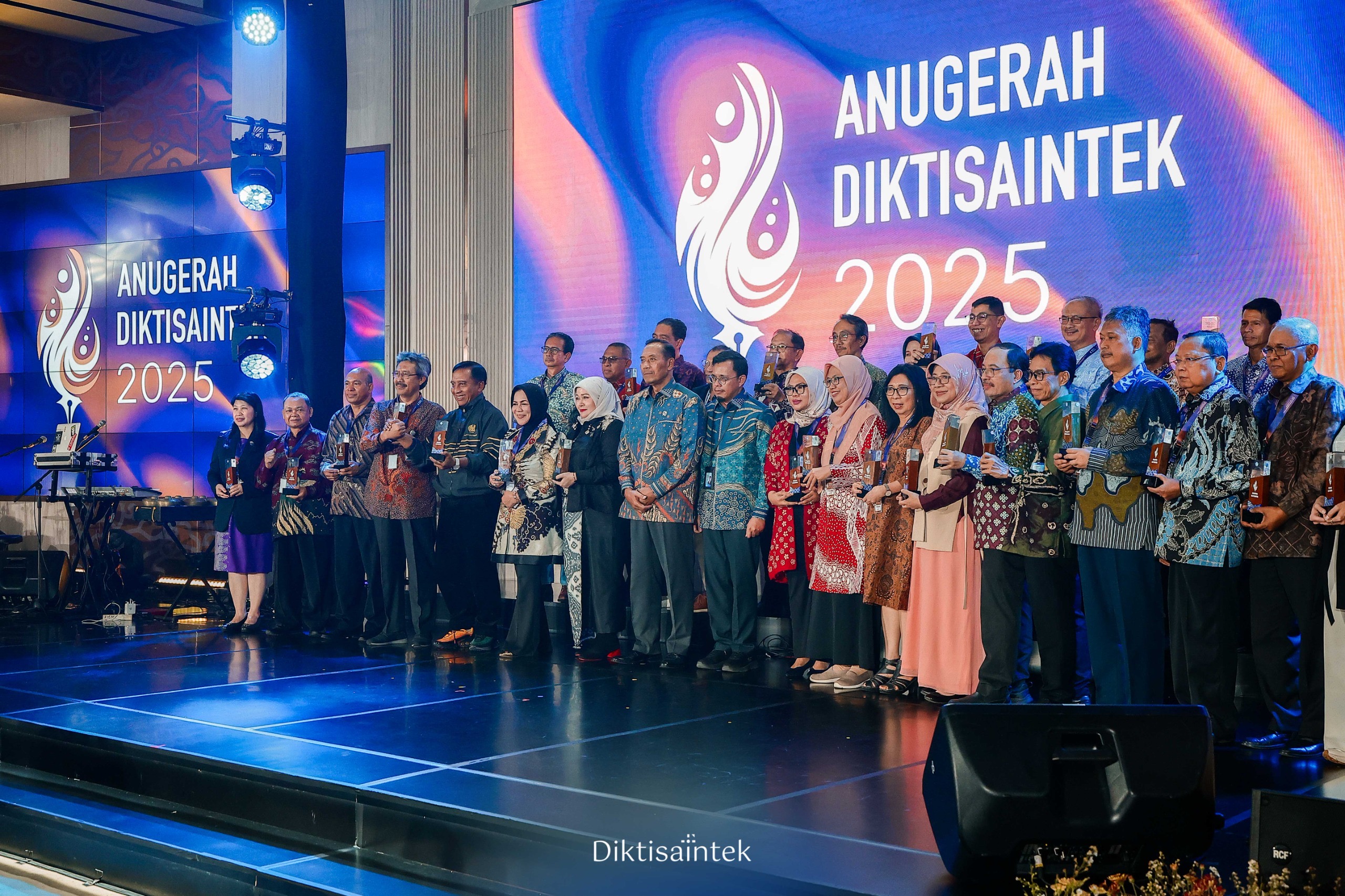 INSTIPER Yogyakarta Peroleh Bronze Winner Anugerah Data dan Informasi, Pelaporan PDDIKTI Terbaik PTS