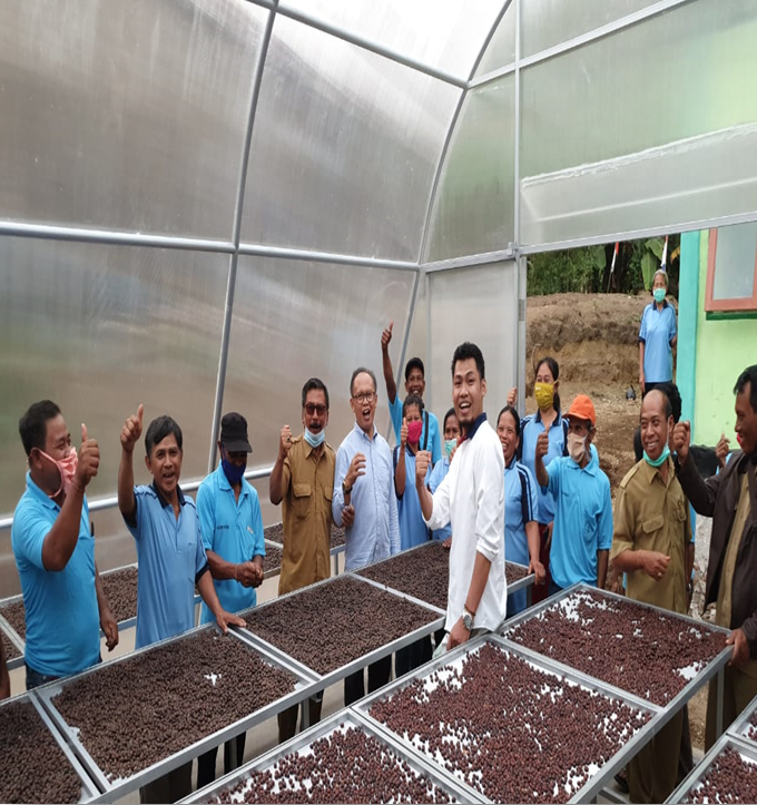 DITJENBUN BAGIKAN ALAT PASCA PANEN DAN PENGOLAHAN KOPI UNTUK TINGKATKAN NILAI TAMBAH