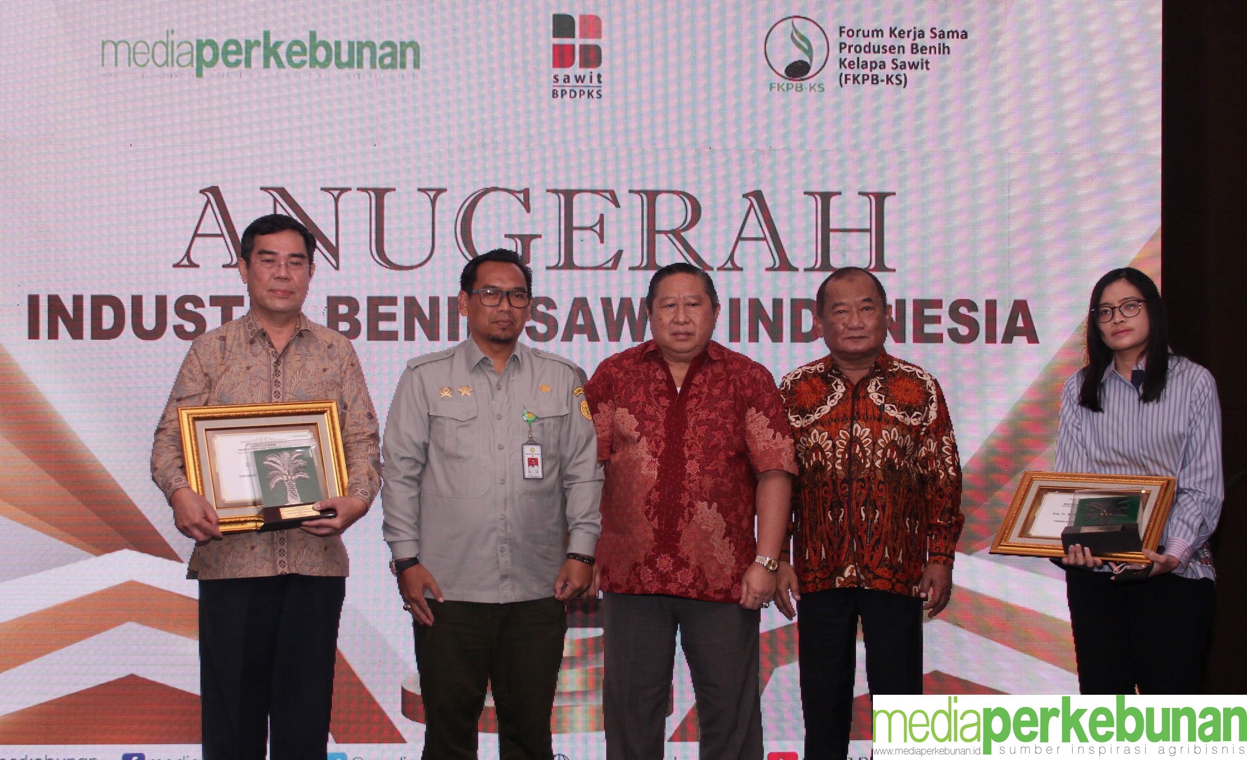  ANUGERAH INDUSTRI BENIH SAWIT INDONESIA 2023 PERSEMBAHAN MEDIA PERKEBUNAN DAN BPDPKS